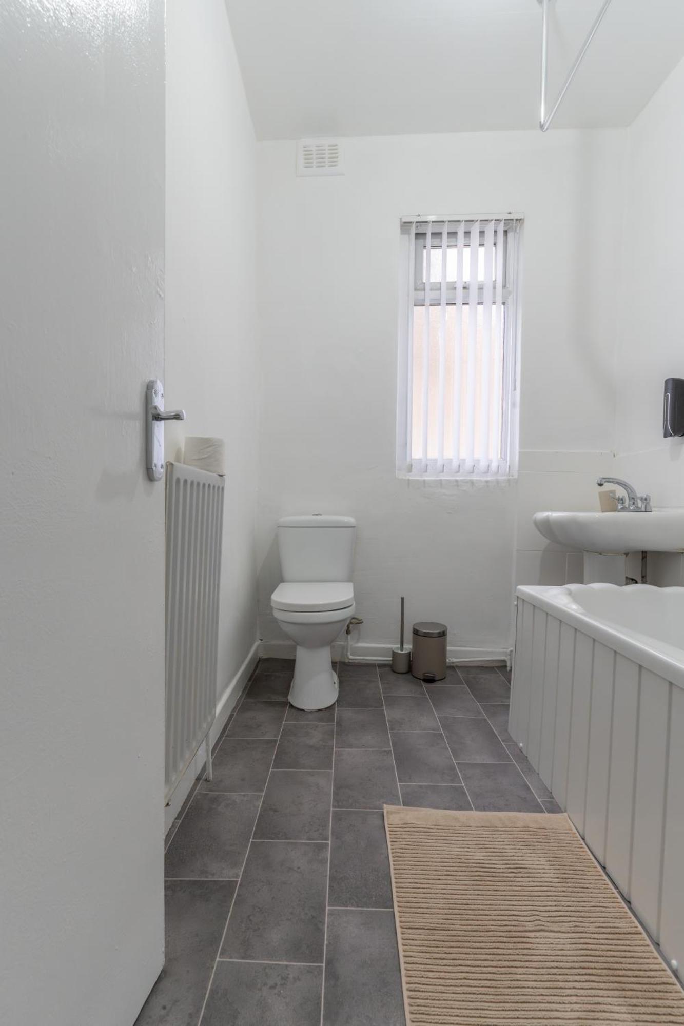 Modern 4bedroom Spacious Family