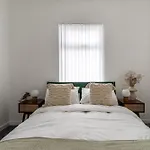 Modern 4Bedroom Spacious Family Home
