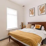 Modern 4Bedroom Spacious Family Home